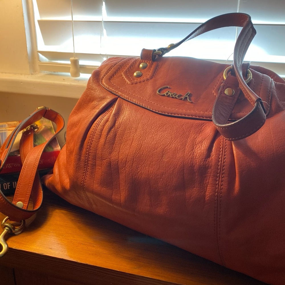 ‼️ SOLD ‼️Authentic Coach handbag. Brick/brown/red color. 11x14”. All leather. - Picture 1 of 10